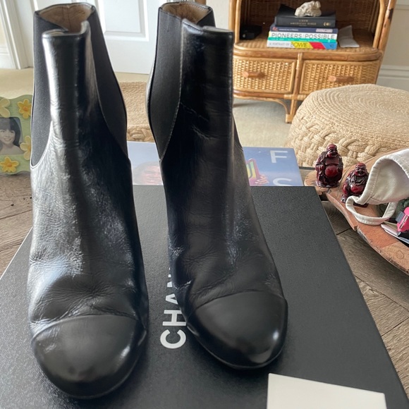 CHANEL black patent leather boots. PRICE FIRM - Picture 2 of 10